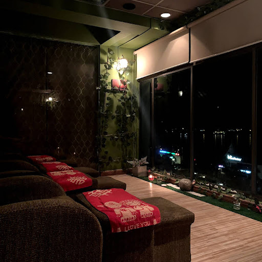 Bella’s Sunset Spa Bella’s Sunset Spa