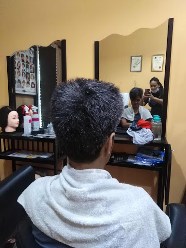 Diamond Saloon muslimah Diamond Saloon muslimah